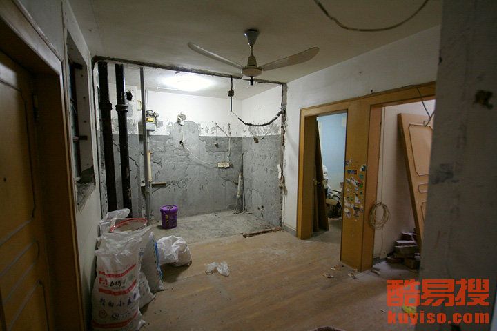 广州老城区旧墙翻新四招，90平米老房只花6000元，墙面从斑驳起皮变奶油风！