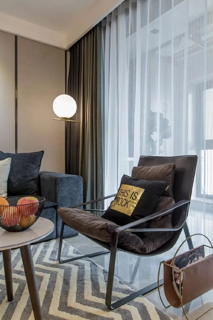 廚房吸頂燈怎么拆 常見長方形和圓形吸頂燈的拆卸方法1